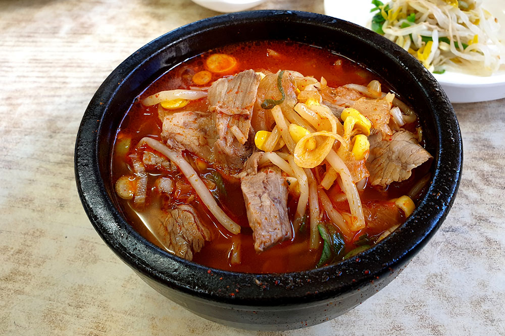 7 Foods That Trigger Hyperhidrosis